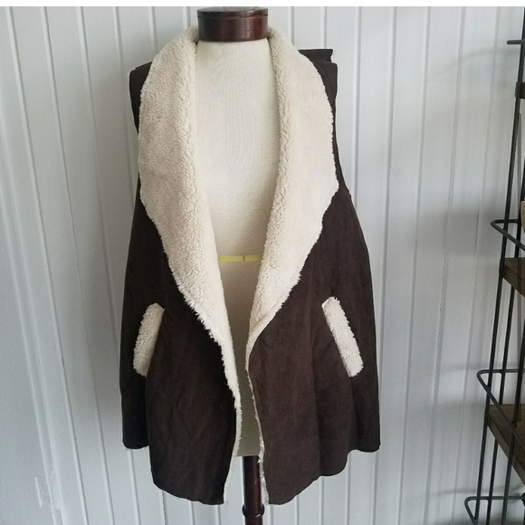 Vest - Picture 1 of 7